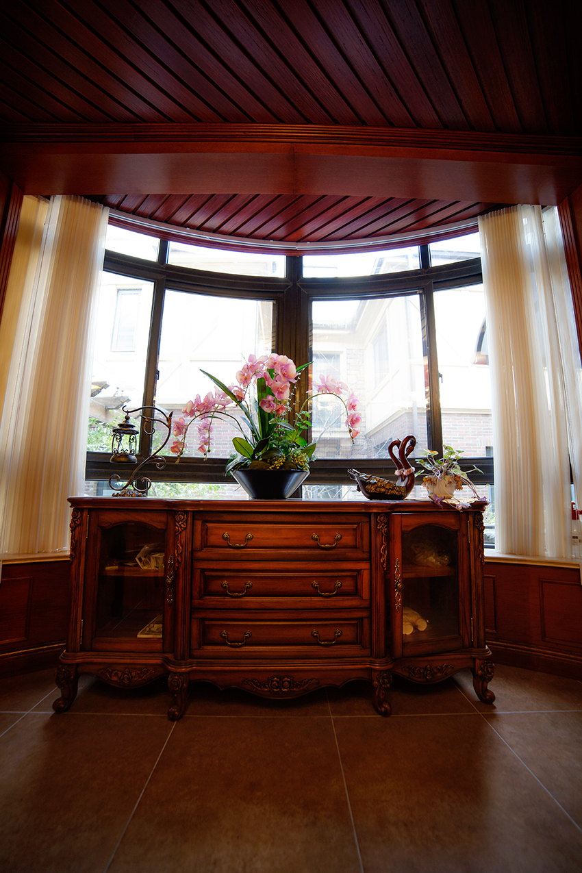 一層餐廳餐邊柜.jpg